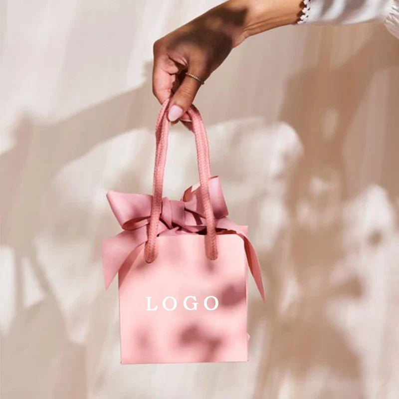 Wholesale Luxury Cardboard Paper Bag with Silver Foil Logo Custom Boutique and Shopping Clothing Packaging for Shoes