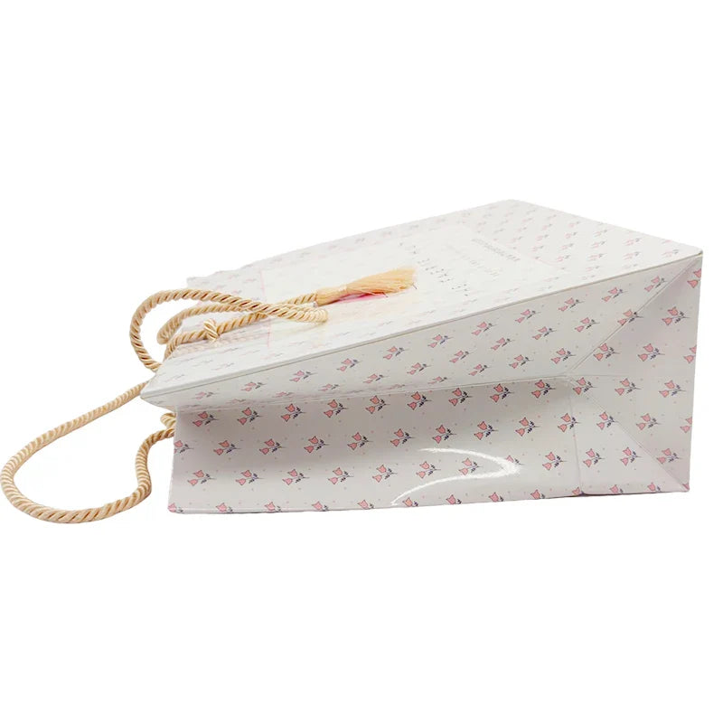 Wholesale Customized Logo Art Paper Shopping Bag Packaging Kraft Paper Bag Embossed Logo for Clothing Lamination Printing