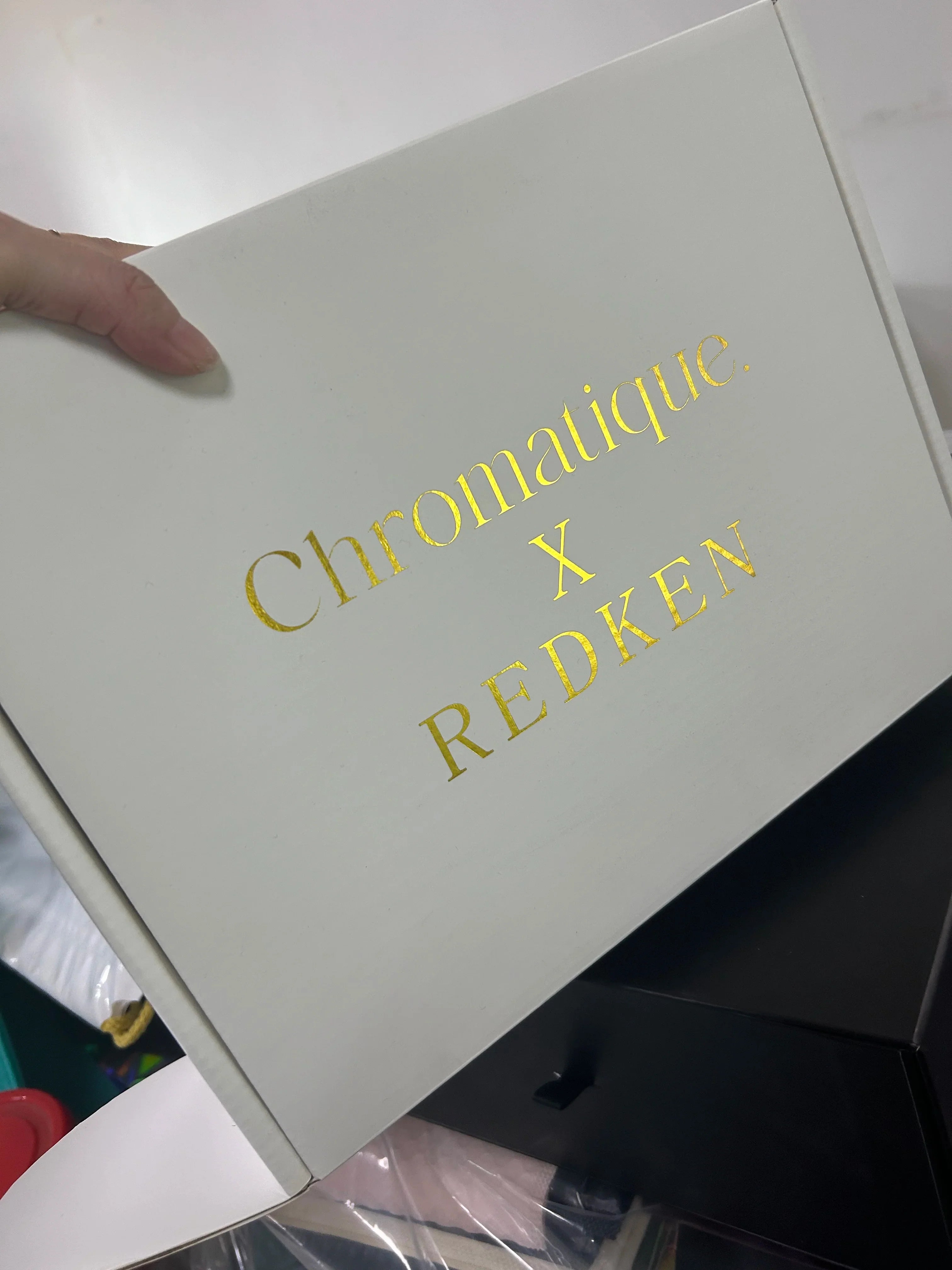 Customized Black Luxury Cosmetic Paper Boxes Perfume Packaging Boxes and Kraft Business Corrugated Cartons