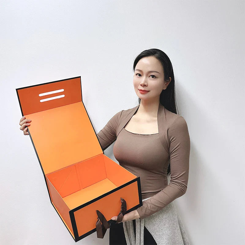 FSC Custom Gift Box Black Clothing Frosted Packaging Branded Luxury Rigid Floding Magnetic Gift Box Packaging for Clothes