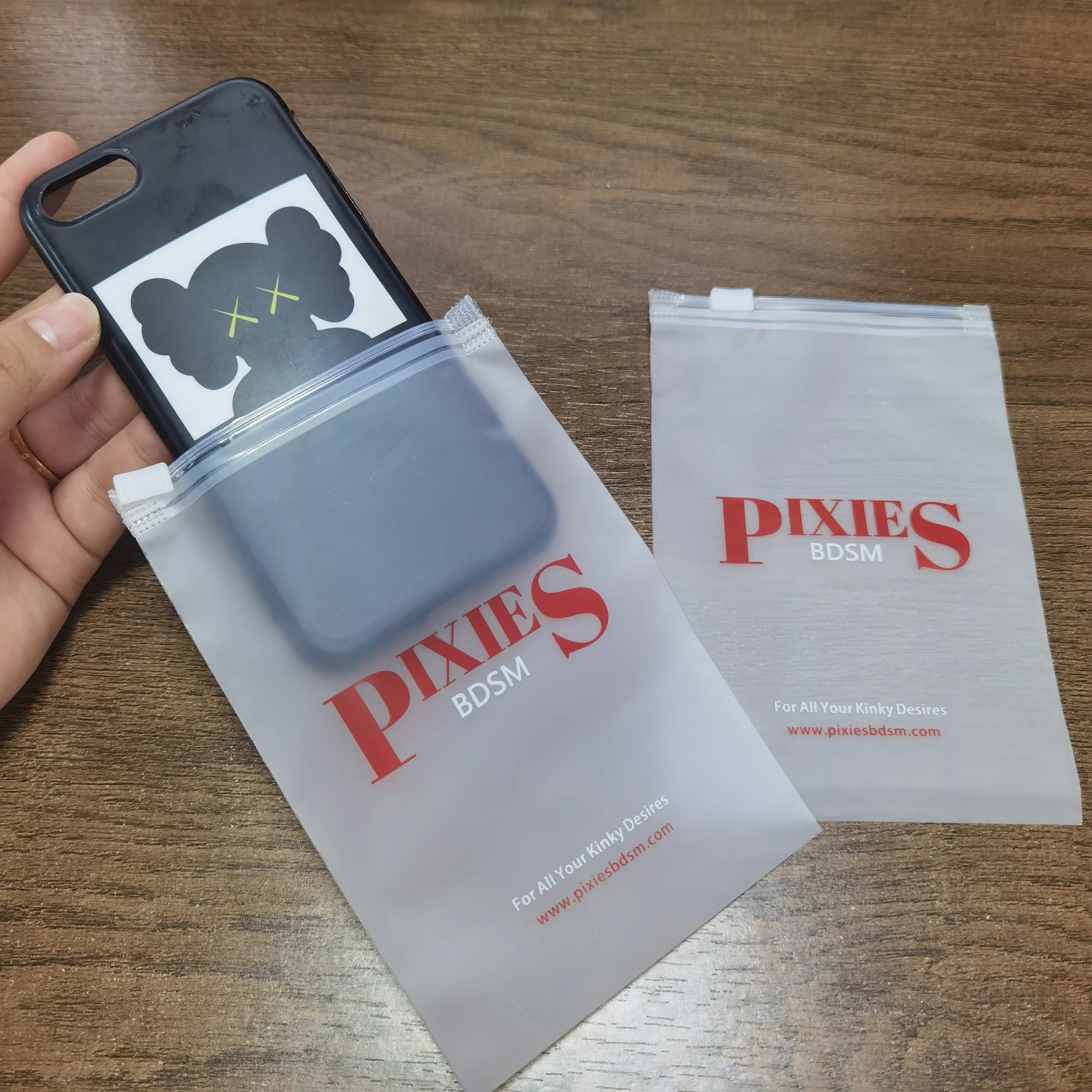 Silk Printing Matte Zipper Bags Worldwide Standards Frosted Zipper Bags Matte Zip Bags for Modern Retail Packaging Bag
