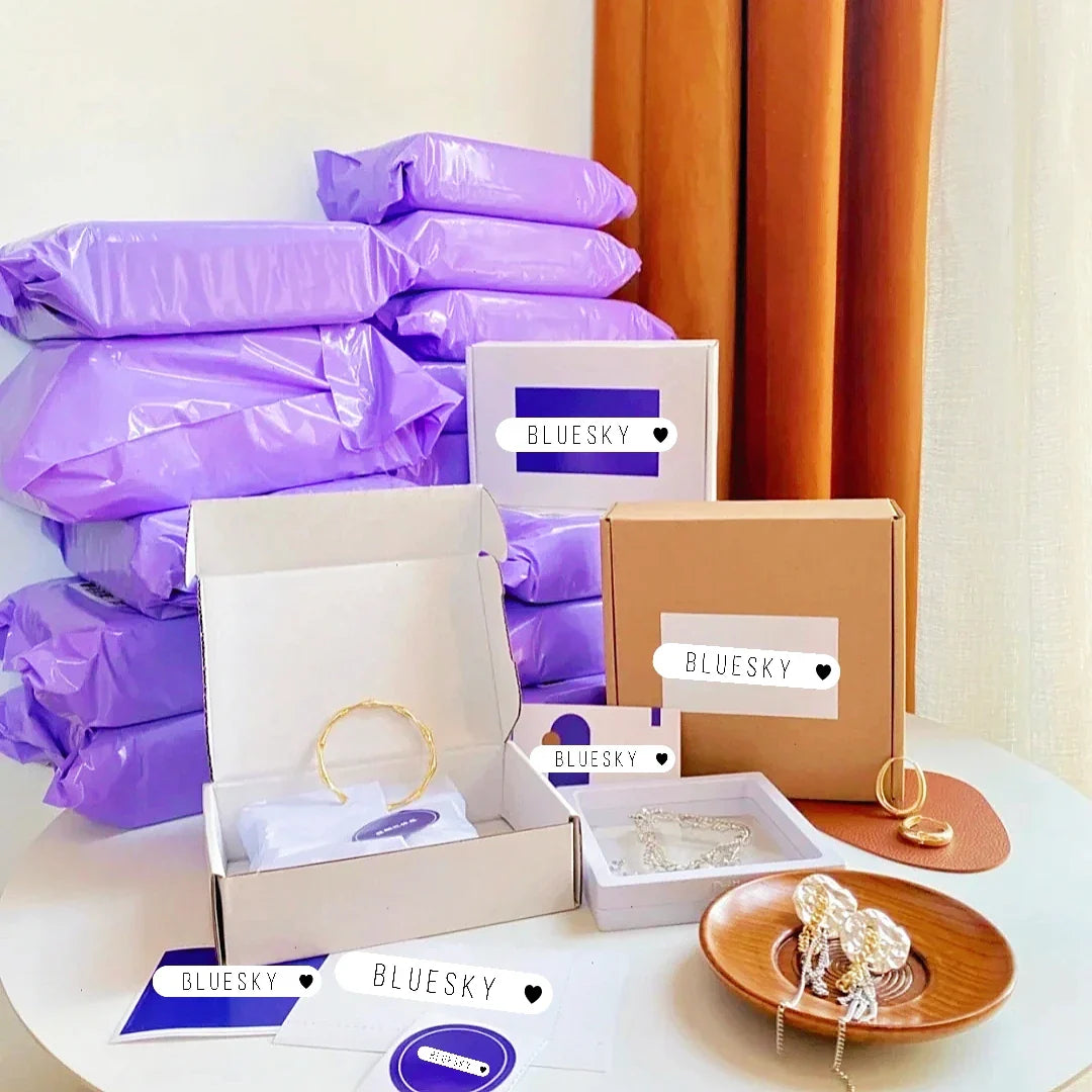 Custom Logo Cardboard Box Commerce Mailing Self Seal Mailer Shipping Box Corrugated Gift Box Embossing & Matt Lamination Paper