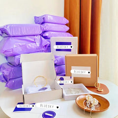 Custom Logo Cardboard Box Commerce Mailing Self Seal Mailer Shipping Box Corrugated Gift Box Embossing & Matt Lamination Paper