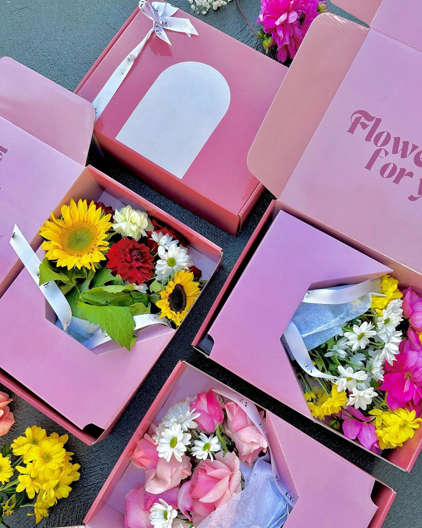 Custom Printed Carton Corrugated Cardboard Shipping Parcel Mom Gift Paper Packaging Floral Flower Boxes for Flowers Bouquets