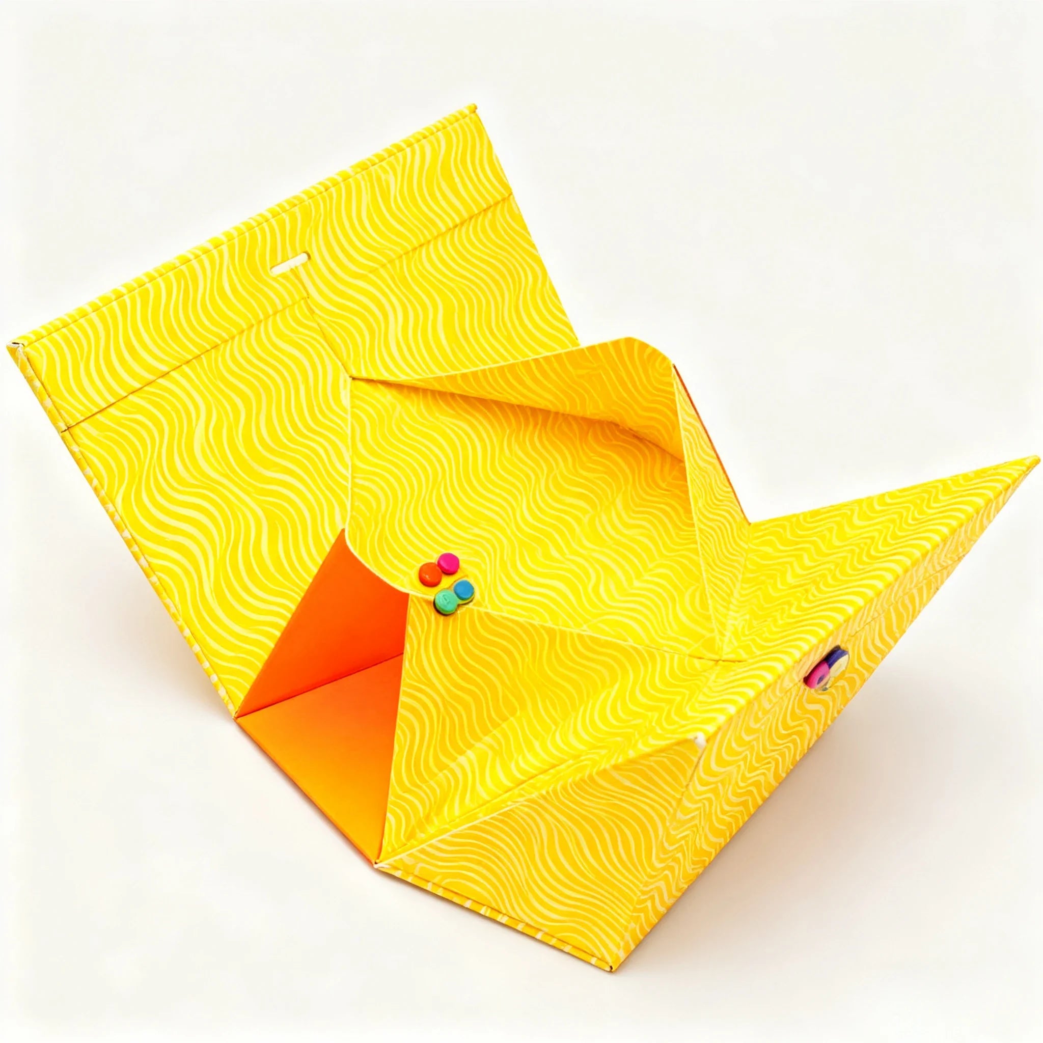 Wholesale Paperboard Collapsible Triangle Folding Hand-held Portable Magnet Closed Shipping Gift Box
